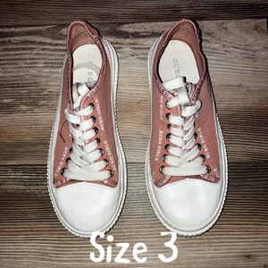 BCBG Girls sneakers GUC